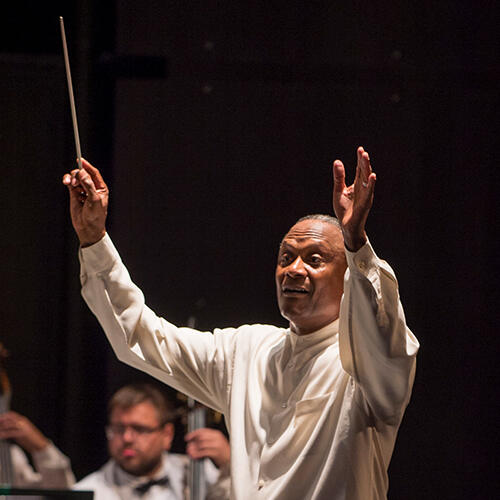 Thomas Wilkins conducts the Grant Park Orchestra in 2016