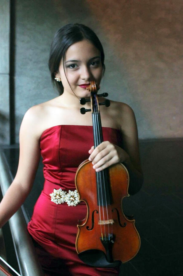 Violinist Gabriela Lara