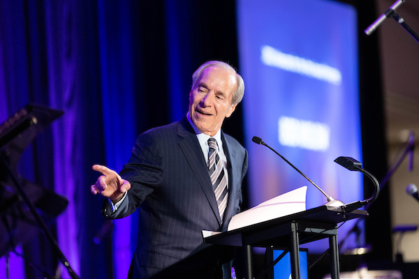 Chicago real estate developer Bob Wislow addresses the audience after receiving the Advocate for the Arts Award