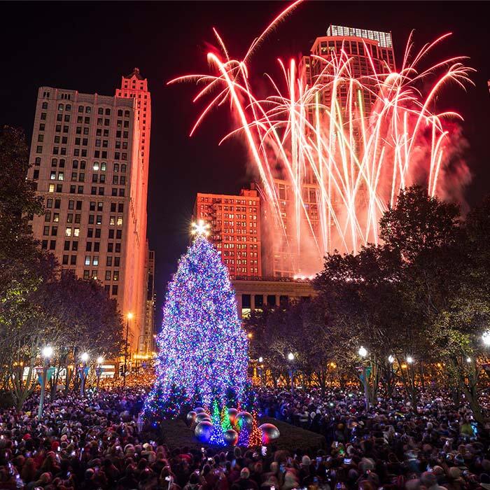 The official Chicago Christmas tree lighting